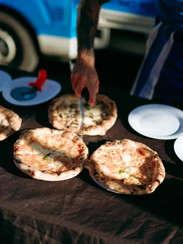 Chef serving fresh pizzas to wedding guests